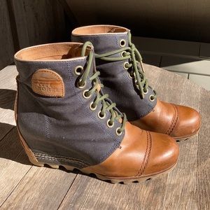 Sorel Premium canvas leather wedge lace up boots